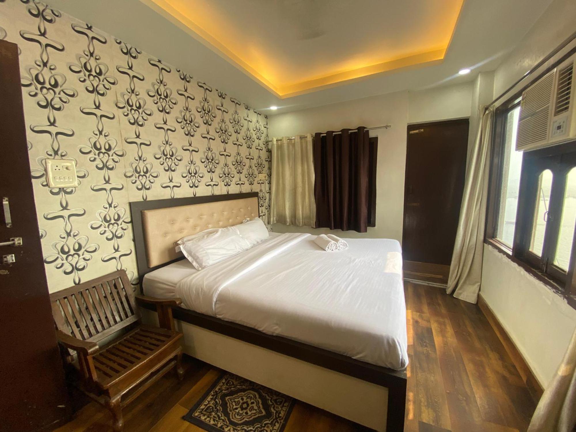 Hotel Sita Palace On Heritage Ghats Of Benaras Varanasi Exterior foto