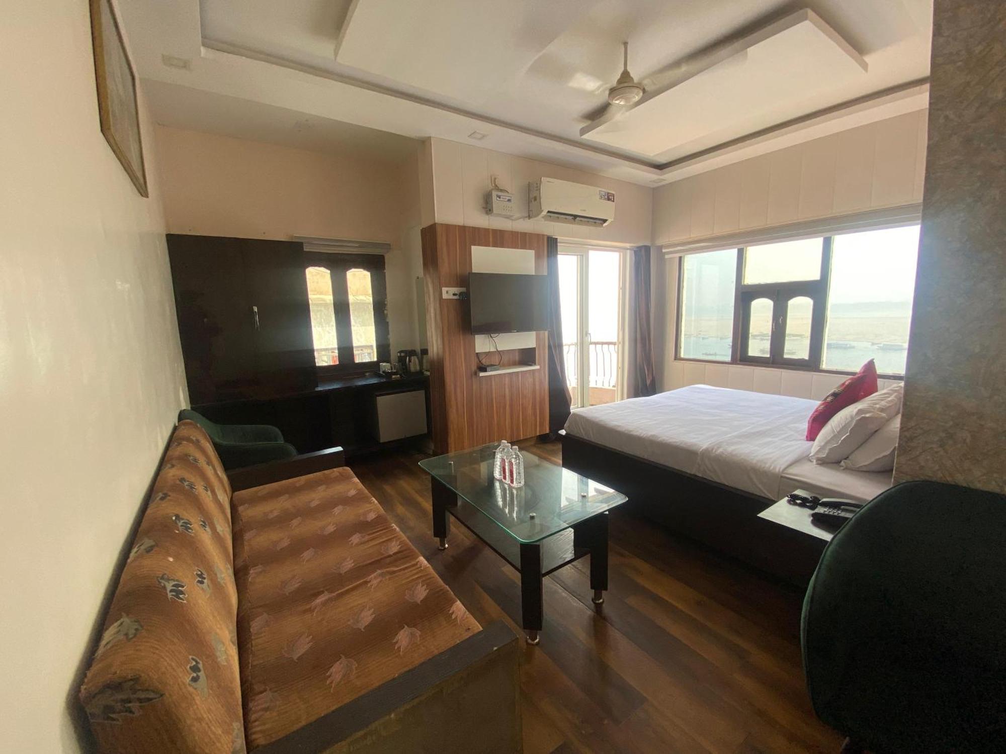 Hotel Sita Palace On Heritage Ghats Of Benaras Varanasi Exterior foto