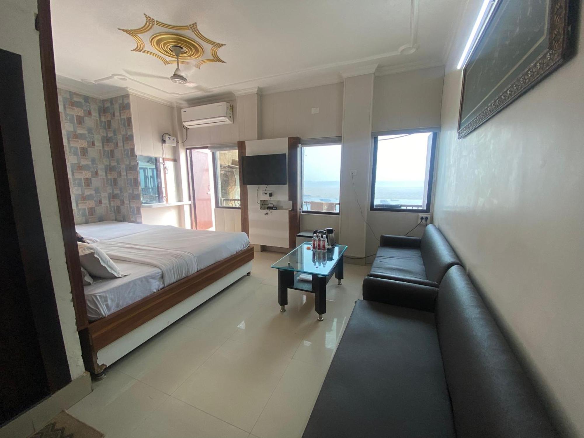 Hotel Sita Palace On Heritage Ghats Of Benaras Varanasi Exterior foto