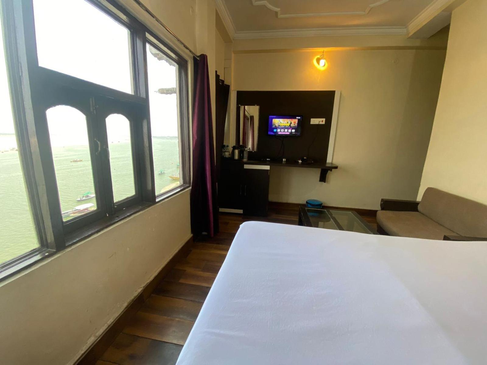 Hotel Sita Palace On Heritage Ghats Of Benaras Varanasi Exterior foto