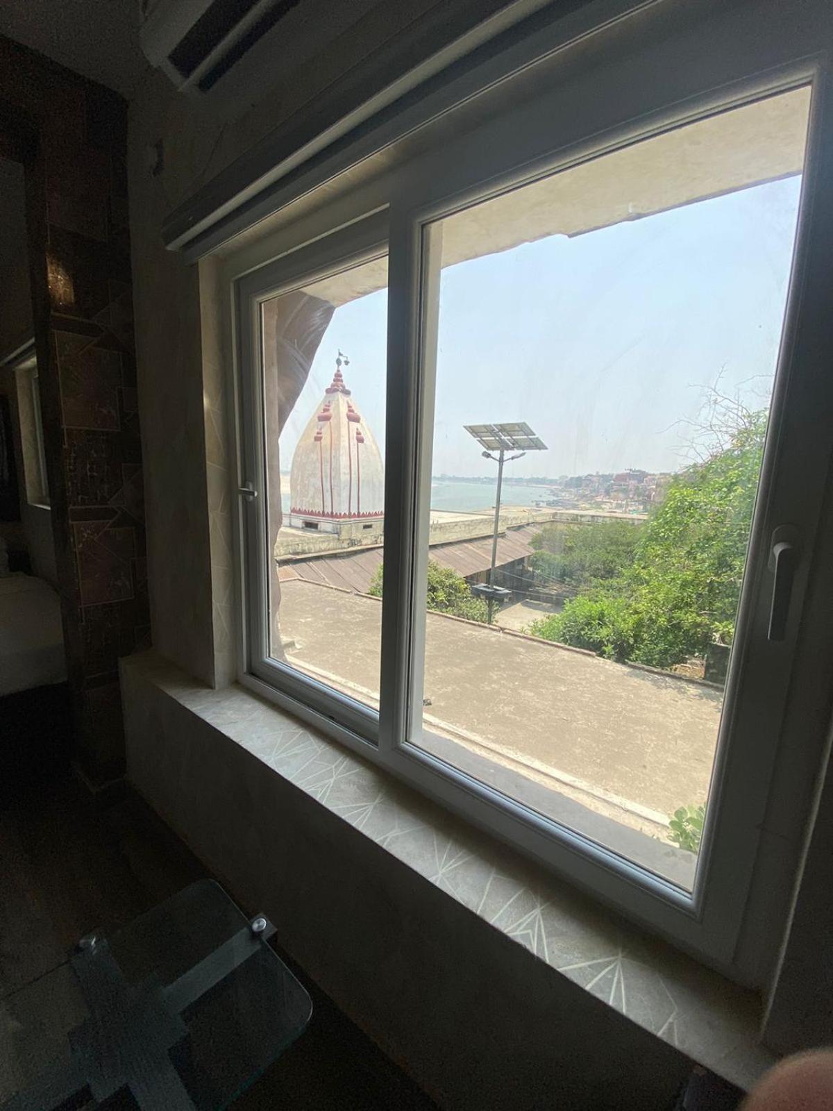 Hotel Sita Palace On Heritage Ghats Of Benaras Varanasi Exterior foto
