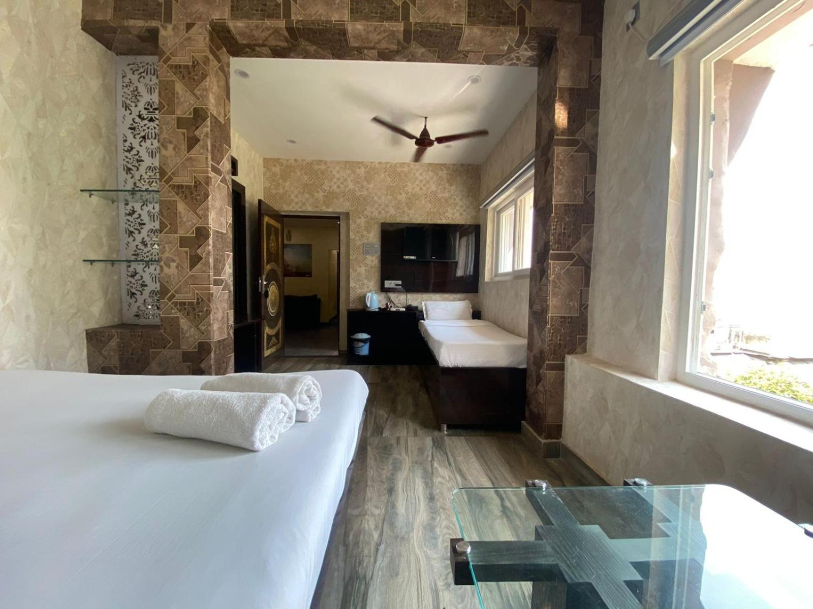 Hotel Sita Palace On Heritage Ghats Of Benaras Varanasi Exterior foto