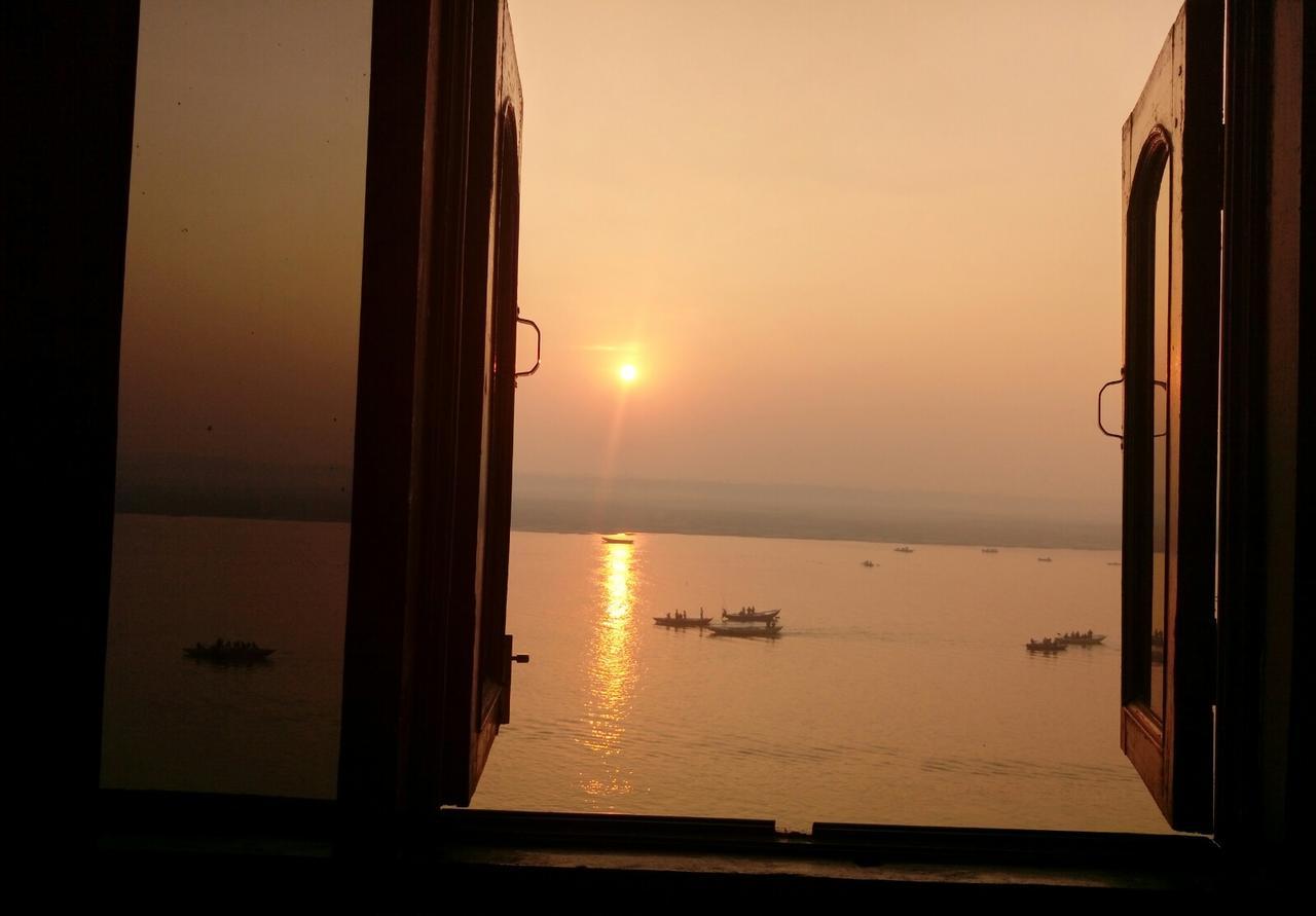 Hotel Sita Palace On Heritage Ghats Of Benaras Varanasi Exterior foto