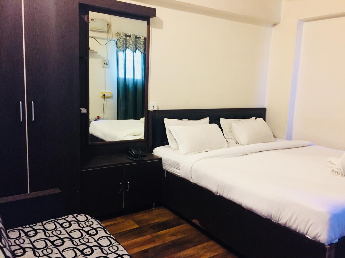 Hotel Sita Palace On Heritage Ghats Of Benaras Varanasi Exterior foto