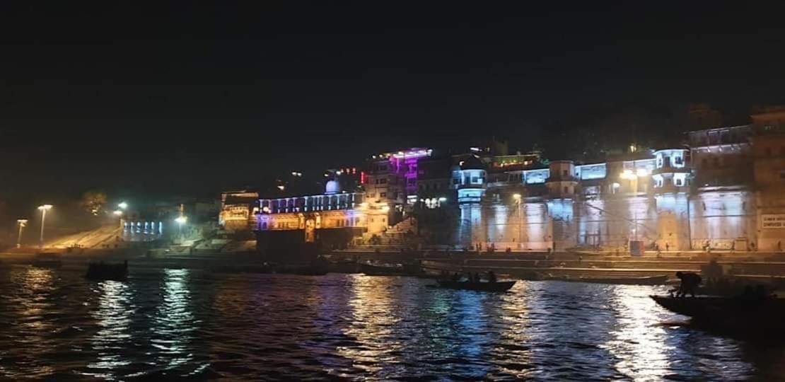 Hotel Sita Palace On Heritage Ghats Of Benaras Varanasi Exterior foto